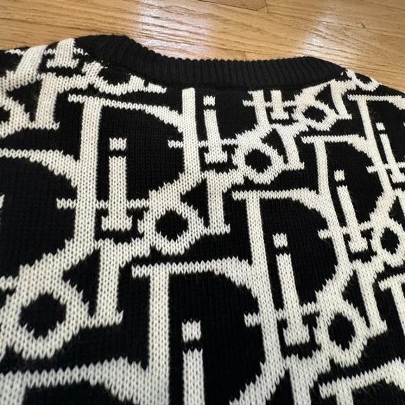 Black and White Patterned Sweater - Picture 2 of 7